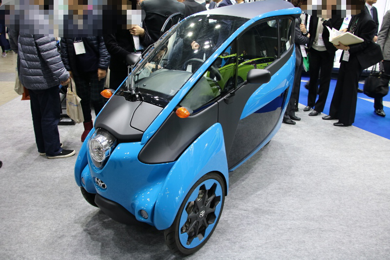 パーソナルモビリティ「i-ROAD」のナンバー付き車両