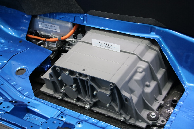 高圧水素タンクやFCスタックなど、重要パーツの配置がよく分かるようになっている