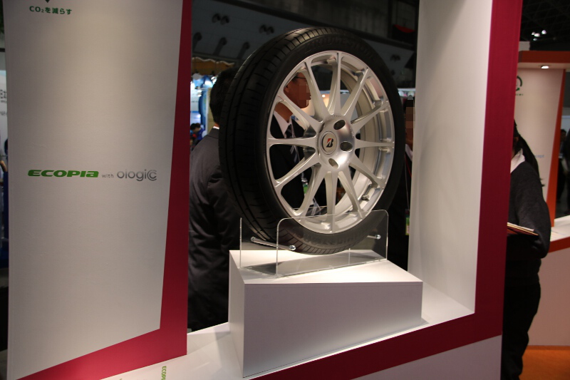 低燃費技術を満載した「ECOPIA with ologic」