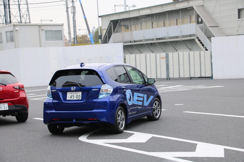 先代フィットをベースとした「フィット EV」