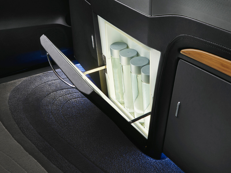 冷蔵庫付きのキャビネット