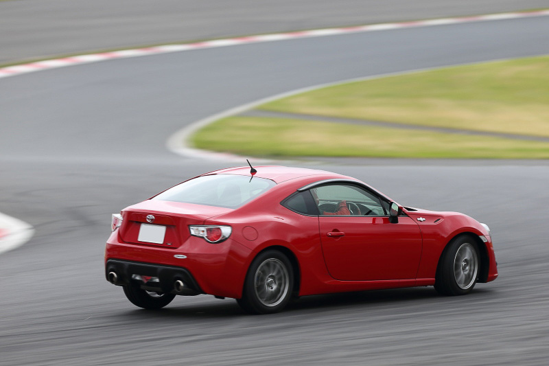 生まれて初めてのサーキット走行で、生まれて初めてのコースアウトも体験しました（涙）