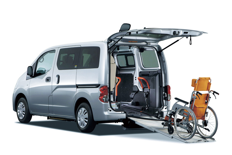 NV200バネット「チェアキャブ 車いす2名仕様」