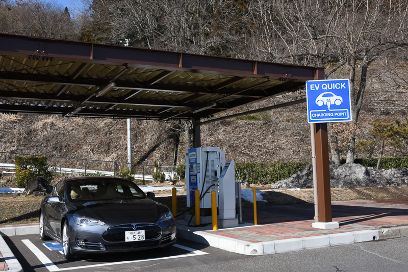 急速充電器のチャデモに対応するアダプターが用意されている