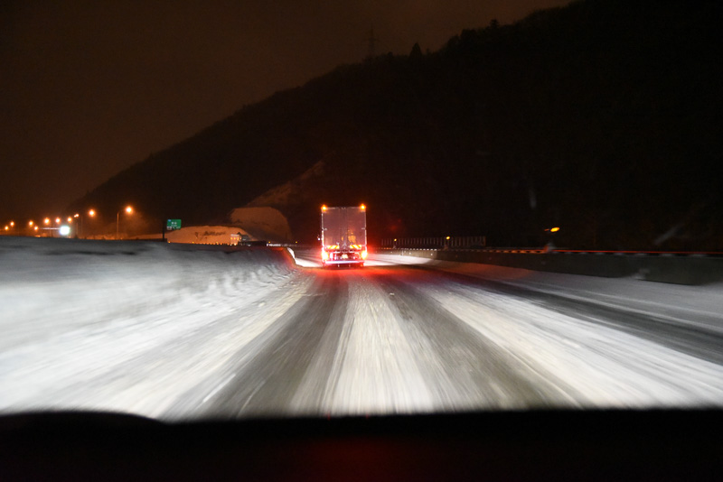 雪道においては白線認識はしないものの前方の車両は認識する