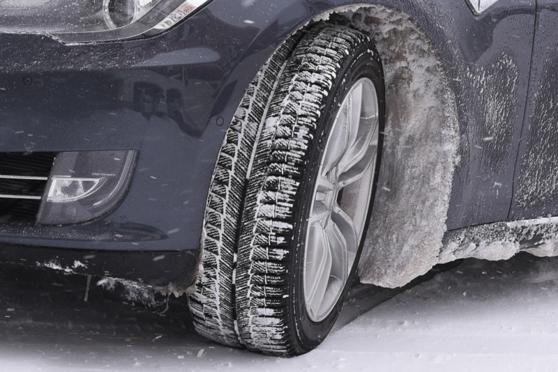 ミシュランスタッドレス＋デュアルモーター4WDと相まって、ライントレース性は良好