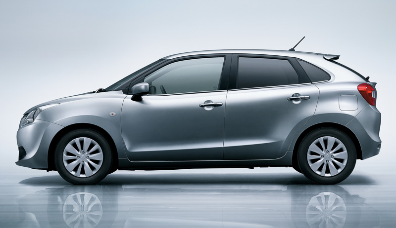 小排気量エンジンの採用によるエンジンルームのコンパクト化、長いホイールベースなどによって乗員間距離は805mmに設定。4.0m以下の全長と4.9mの最小回転半径による扱いやすさと広々とした車内スペースを両立させる