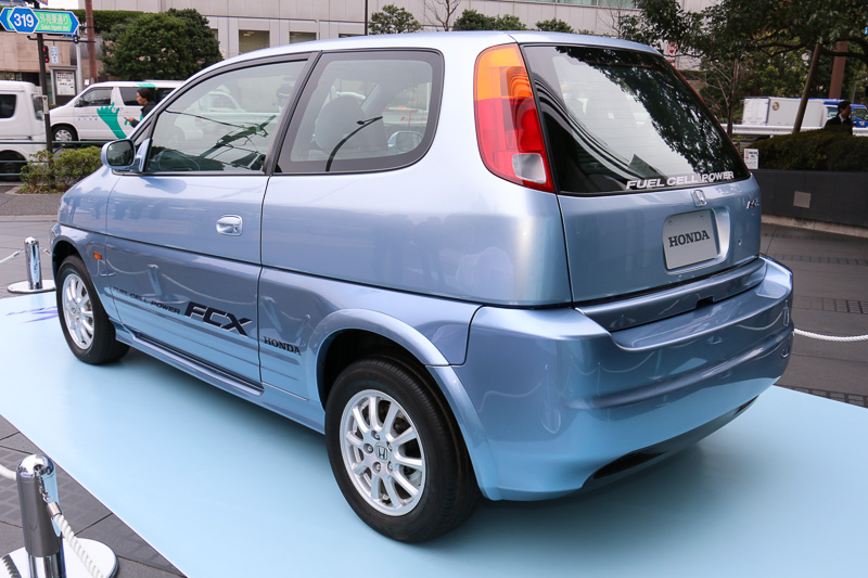 2002年に「FCX-V4」から進化して登場したFCX