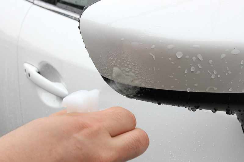 クリーナーをスプレーして3分ほど放置