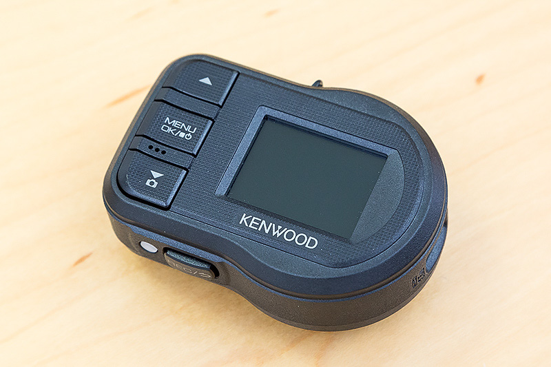 1.5型液晶と大きなボタンが付く