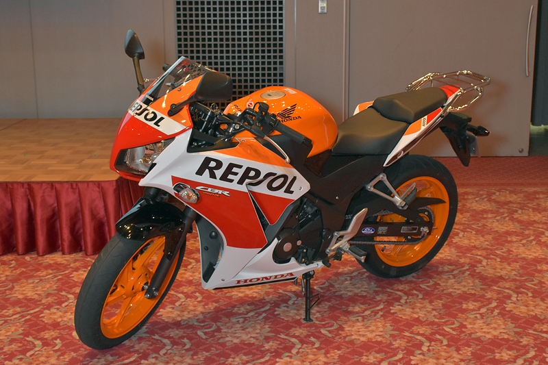 発表会の会場にディスプレイされていた「CBR250R ABS スペシャルエディション」