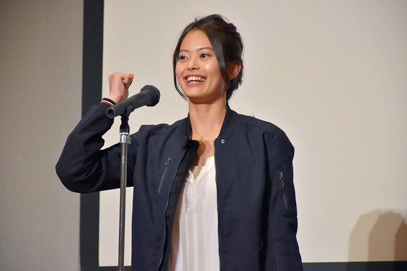 「がんばります」と意気込みを語る落合さん