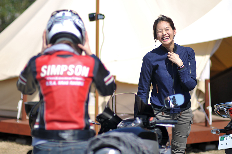 Moto Girls Livikaの3人は、3月19日にリニューアルオープンした「森と星空のキャンプヴィレッジ」に移動