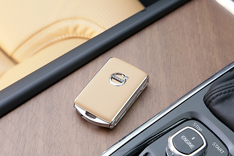 本革シートと同じ素材を用いたキーケース