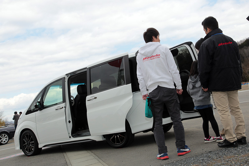 会場の各所にModuloのスタッフがいるので直接説明が聞ける。これも貴重な機会だろう