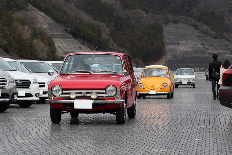 続々と会場入りする参加者