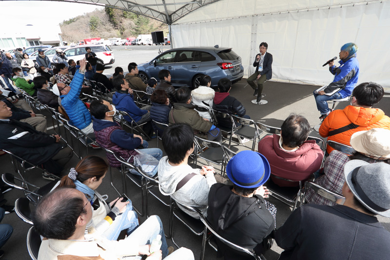 各車種のPGM（開発担当者）と来場者による車種別スバルオーナーズミーティング。写真はレヴォーグのPGM 熊谷泰典氏。オーナーの忌憚のない質問に時に親密に、時にバッサリと本音をぶつけるそのやりとりは貴重な機会だ