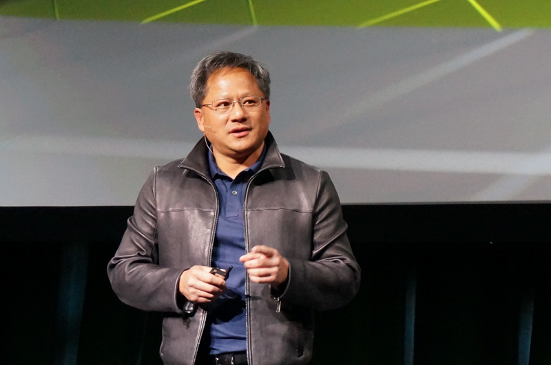 筆者のHDDにあった写真で最初にフアン氏が革ジャンをまとっていたのが2014年のCES NVIDIA記者会見。後半は革ジャンを脱いで、紺のポロシャツに……