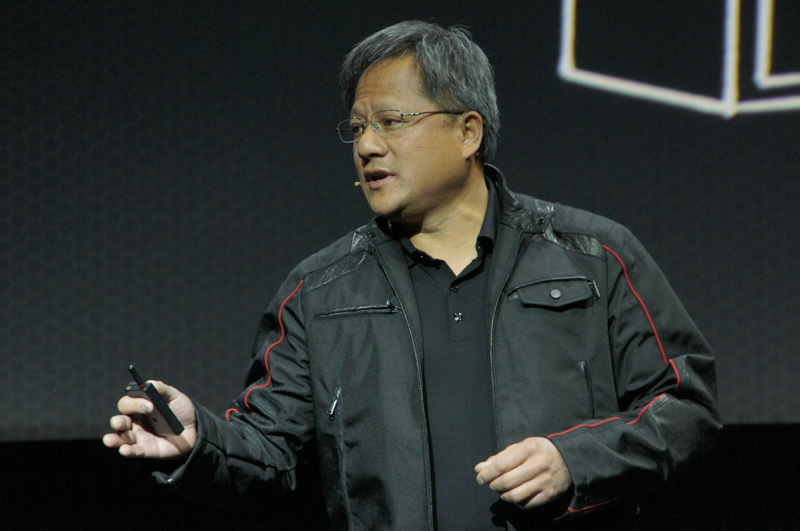 2013年CES NVIDIA記者会見でのフアン氏、GTC2013と同じようなジャンパーに見えるが、ストライプが赤という微妙な違いが……