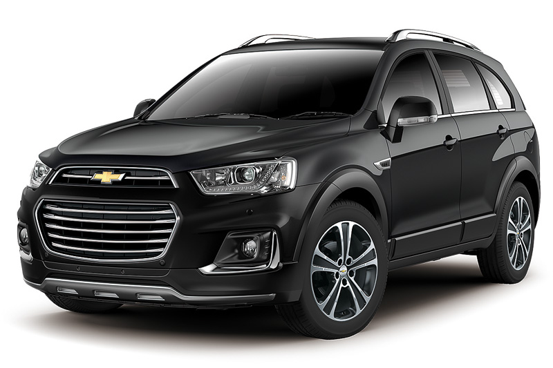 ボディカラーは「カーボンフラッシュメタリック」（左）、「スノーフレークホワイトパール」（中央）、「サミットホワイト」（右）の3色