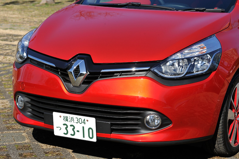 インテンスでは17インチアロイホイールを標準装備（タイヤサイズ：205/45 R17）