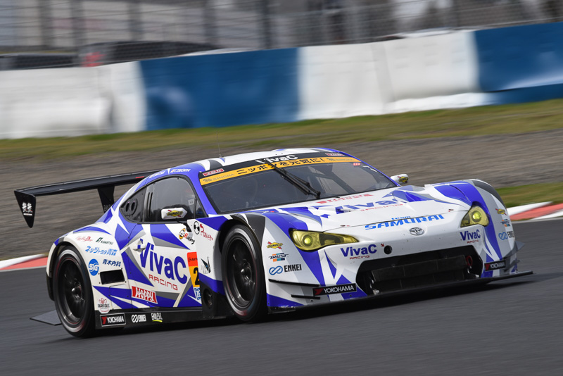 GT300クラスのポールポジションを獲得した25号車 VivaC 86 MC（土屋武士/松井孝允）