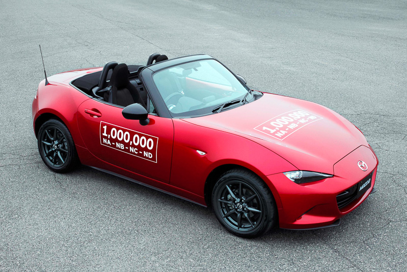 現行モデルである4代目ロードスターをベースにした「100万台達成記念車」