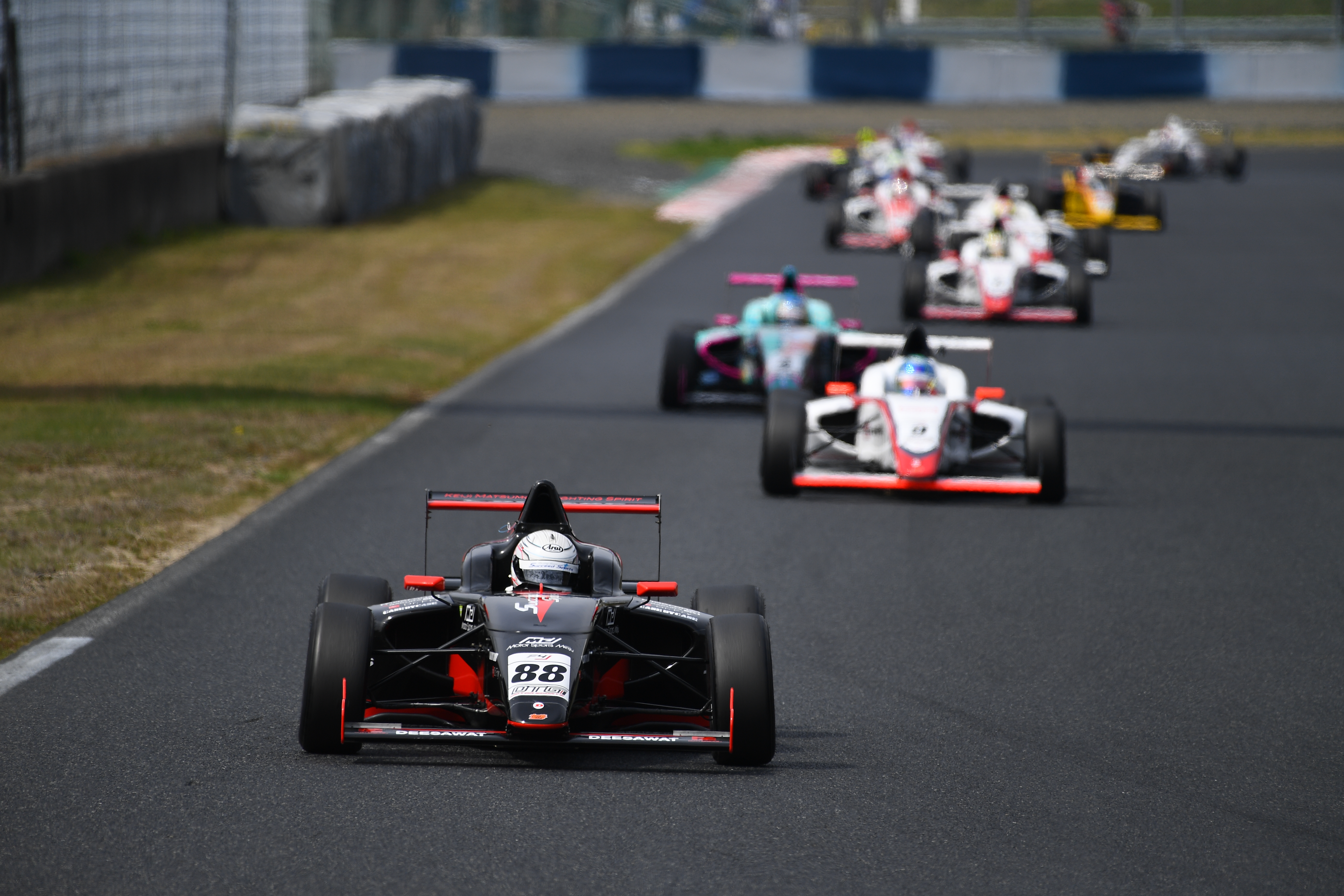 測距ポイントの表示が小さいD5の方がポイントでピントを合わせやすいように感じる（シングルポイントAF使用）（FIA-F4選手権 第1戦/岡山国際サーキット）