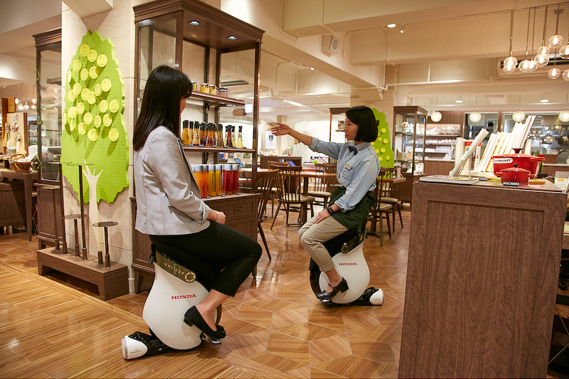 商業施設としては初めて常設での乗車体験サービスを実施する