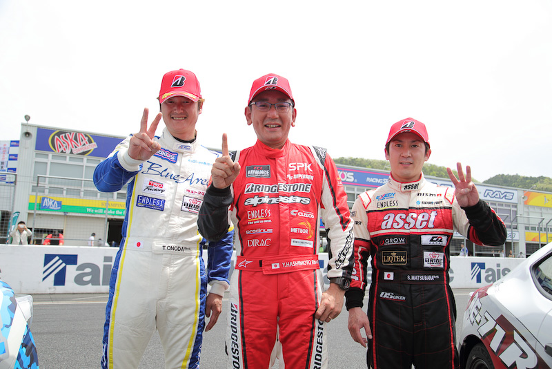 23戦目でのうれしい初優勝。なのでオッサンの写真多めに掲載することをお許しください