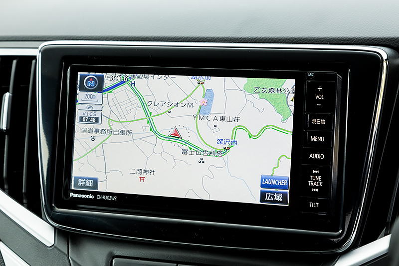 標準仕様はオーディオレスのフロント2スピーカー。試乗車にはパナソニック製のカーナビが装着されていた
