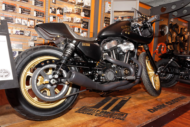 70年代のカフェレーサーを意識したという英国ディーラーの作品