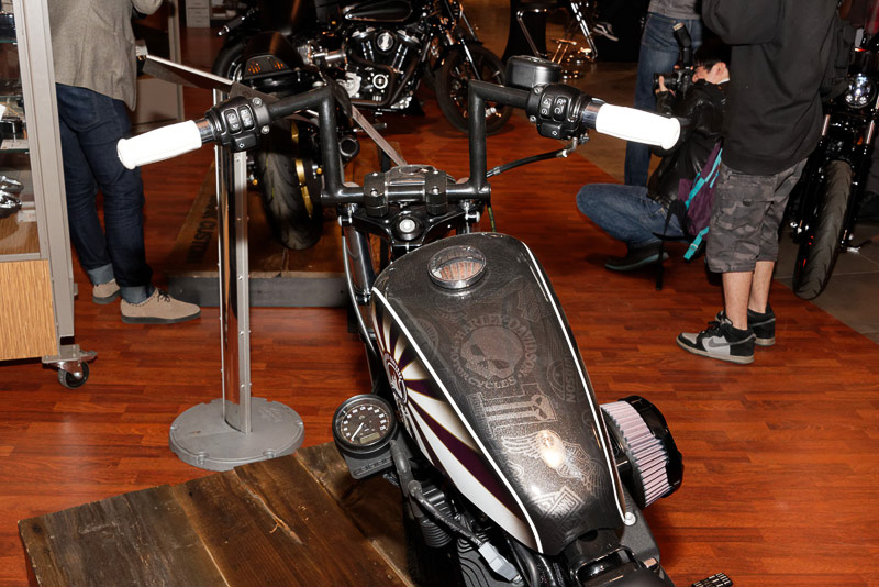 オリジナルのアイアン 883から見た目を大きく変えることなく、アメリカンドリームにヨーロピアンフレーバーを詰め込んだという作品