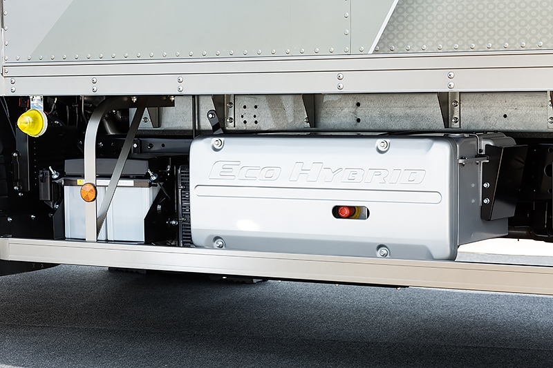 車両助手席側にリチウムイオンバッテリーを配置