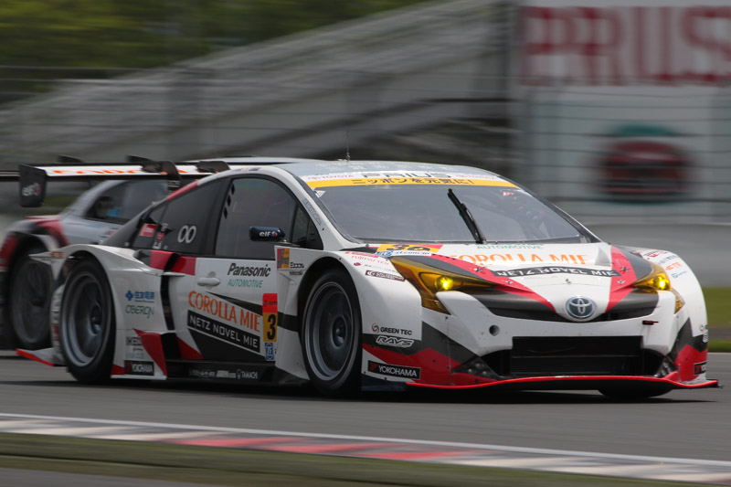 3位は31号車 TOYOTA PRIUS apr GT（嵯峨宏紀/中山雄一組）