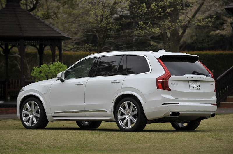 今回撮影したのはプラグインハイブリッド（PHEV）モデルの「T8 Twin Engine AWD Inscription」。トランスミッションは8速AT、駆動方式は4WD。価格は1009万円