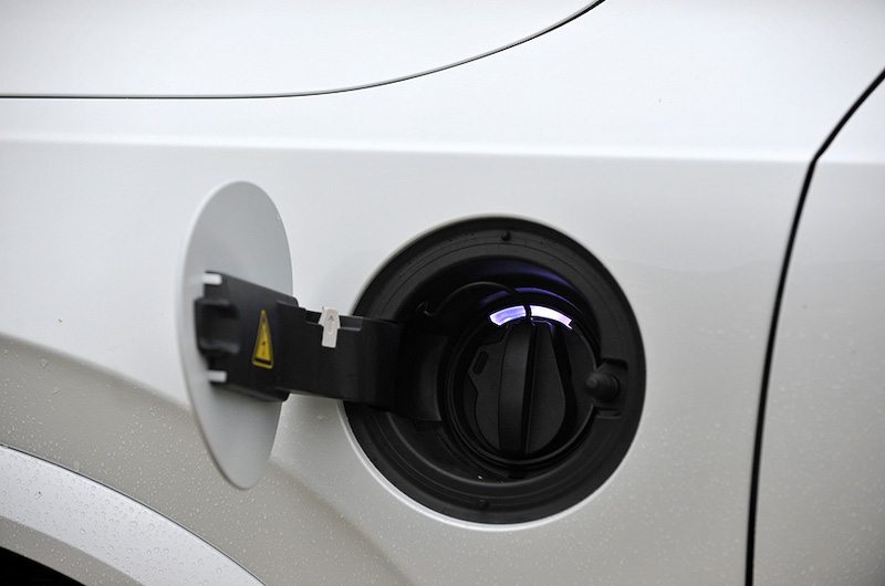 T8 Twin Engine AWD Inscriptionのボディサイズは4950×1960×1760mm（全長×全幅×全高。エアサス装着車の全高は1760mm）、車両重量2320kg