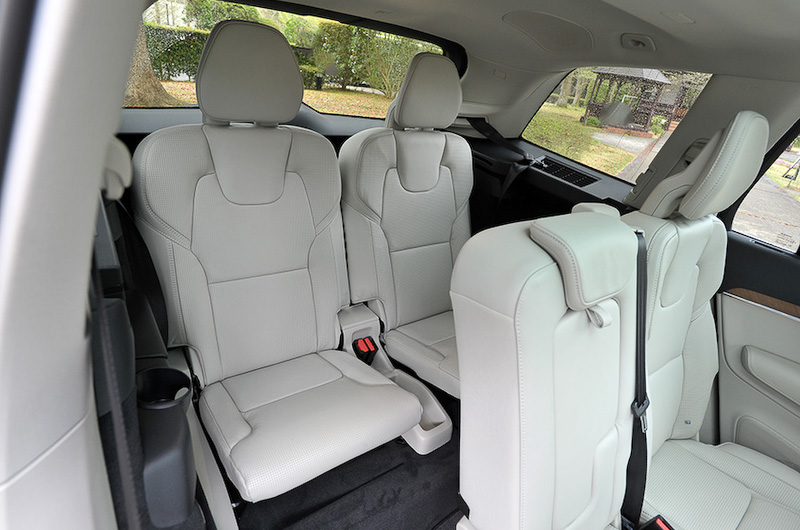 3列シート/7人乗車が可能なT8 Twin Engine AWD Inscriptionのインテリア