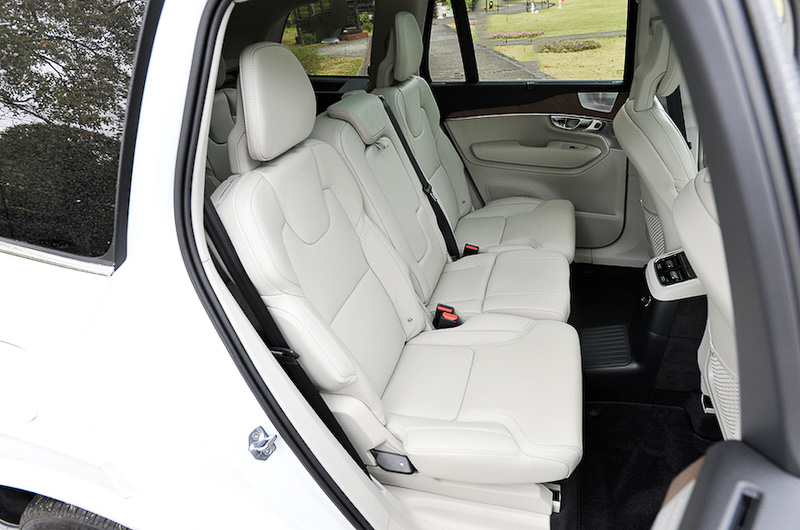 3列シート/7人乗車が可能なT8 Twin Engine AWD Inscriptionのインテリア