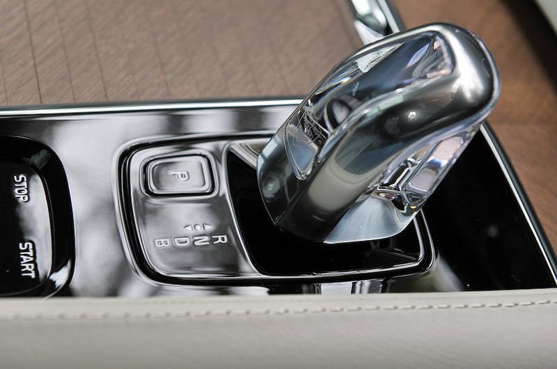 3列シート/7人乗車が可能なT8 Twin Engine AWD Inscriptionのインテリア