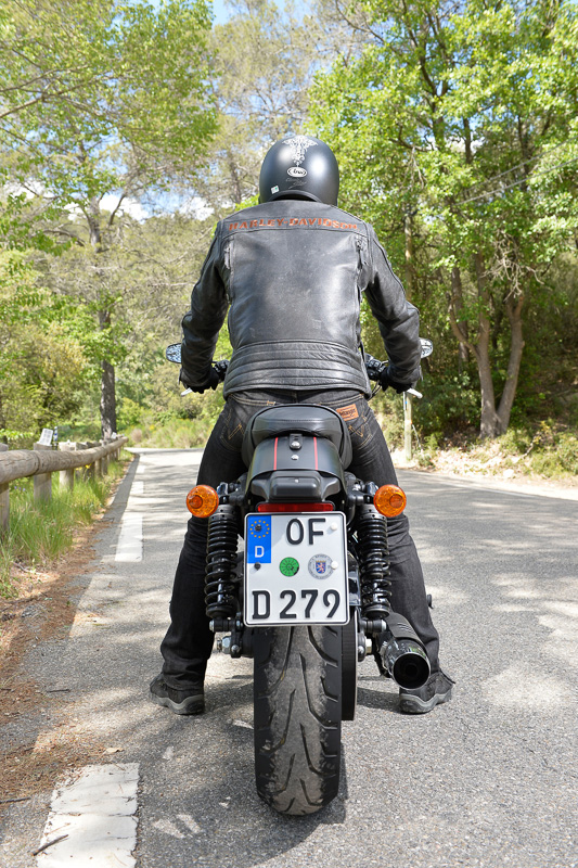 足つきとポジションのチェック。ちなみに筆者の身長は177cm