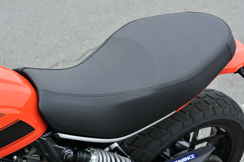 シート高は770mm