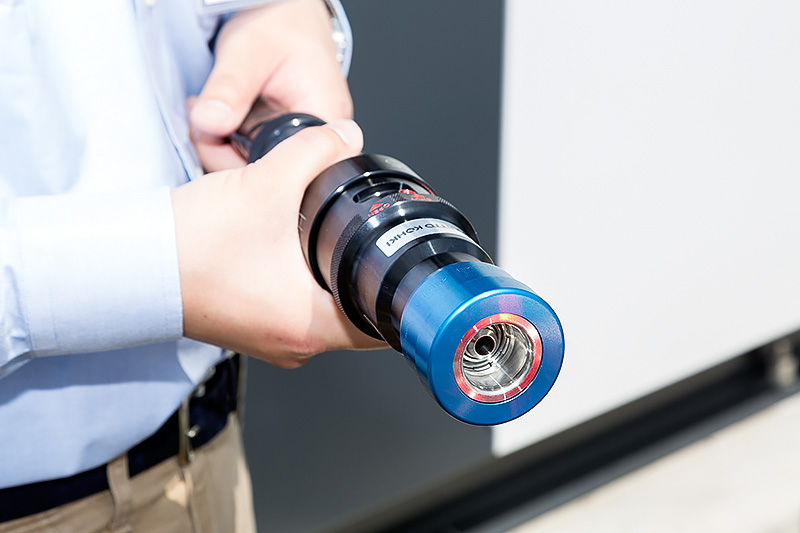 試乗会会場のホンダ和光本社ビルに設置された「スマート水素ステーション（SHS）」。SHSは圧縮機を使用せずに製造圧力40MPaの水素を24時間で最大1.5kg製造でき、製造した水素は約19kg貯蔵することが可能。要機器を7m<sup class="">2</sup>程度に収まるサイズでユニット化する