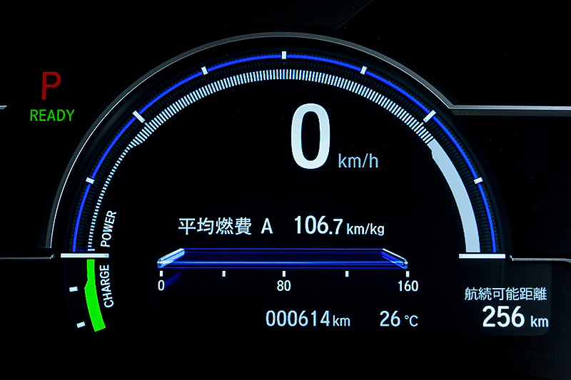 デジタルグラフィックメーターではパワー/チャージメーター、スピードメーター、燃料電池発電モニター、バッテリー残量計、燃料計などが表示される