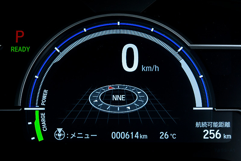 デジタルグラフィックメーターではパワー/チャージメーター、スピードメーター、燃料電池発電モニター、バッテリー残量計、燃料計などが表示される