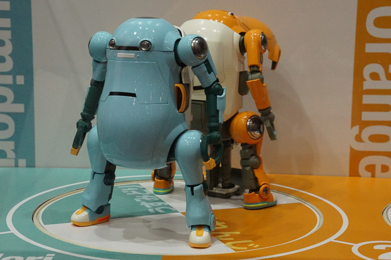 戦闘機、戦艦、マクロス関連など、75周年記念キットを展示