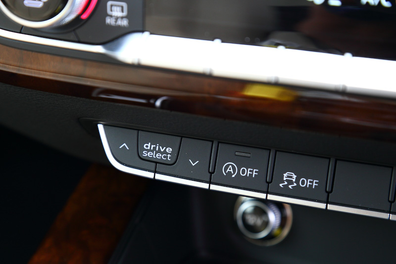 ドライブモードの切り替えスイッチ