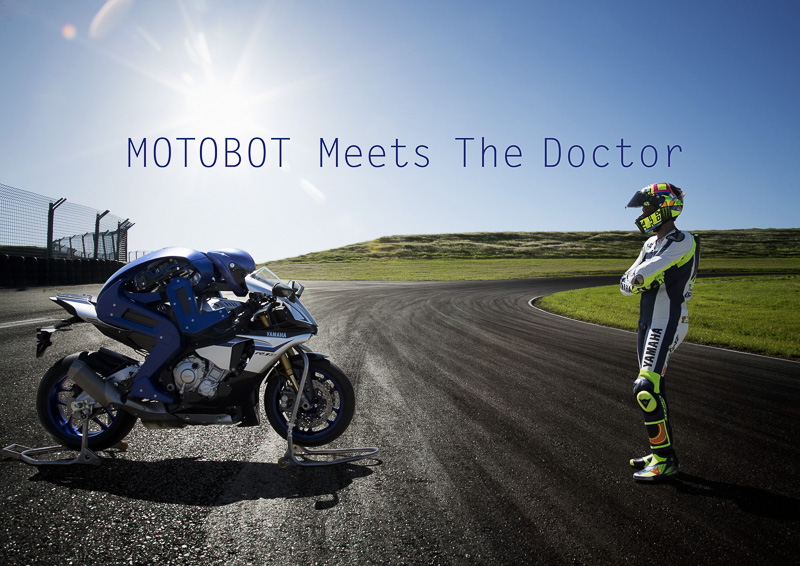 ヤマハ発動機のヒト型自律ライディングロボット「MOTOBOT」とMotoGPライダーのバレンティーノ・ロッシ選手が初対面