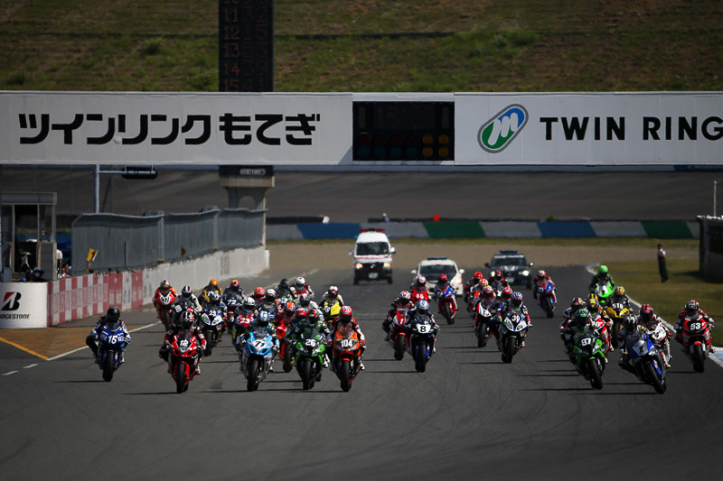 2015年の「スーパーバイクレースinもてぎ」のスタートシーン