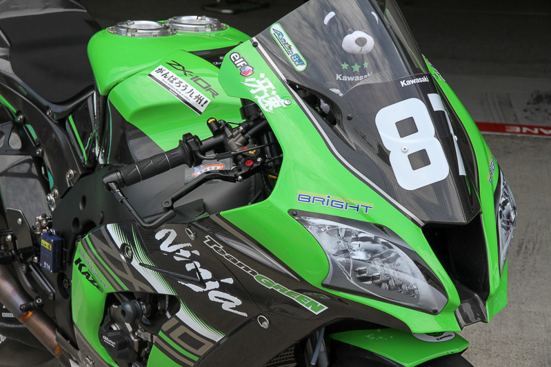 各チームの車両に「がんばろう！九州」のステッカーを貼り、熊本地震の被災地を応援